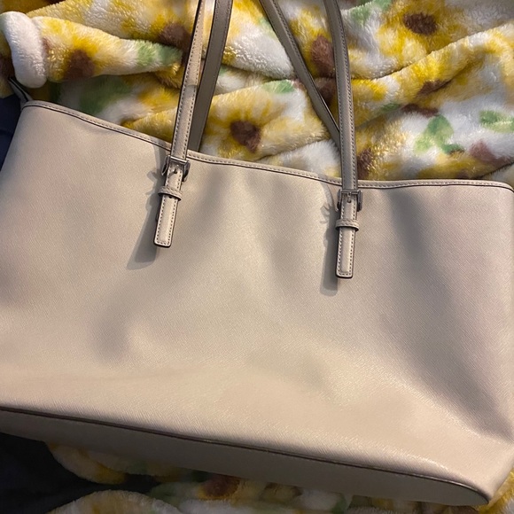 Michael Kors Extra Large Jet Set Laptop Tote Bag - Picture 2 of 4